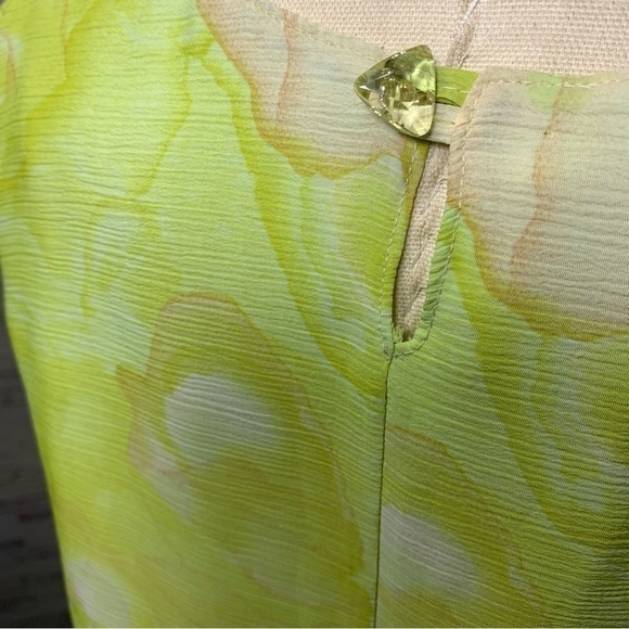 ONE Heart Clothing CA Light Green Floral Shift Dress Sleeveless A Line Sz M - Picture 7 of 9